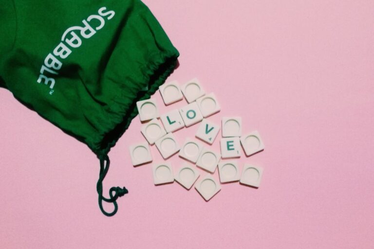 Odpowiedzi i podpowiedzi do krzyżówek – jak skutecznie korzystać z pomocy i rozwijać swoje umiejętności